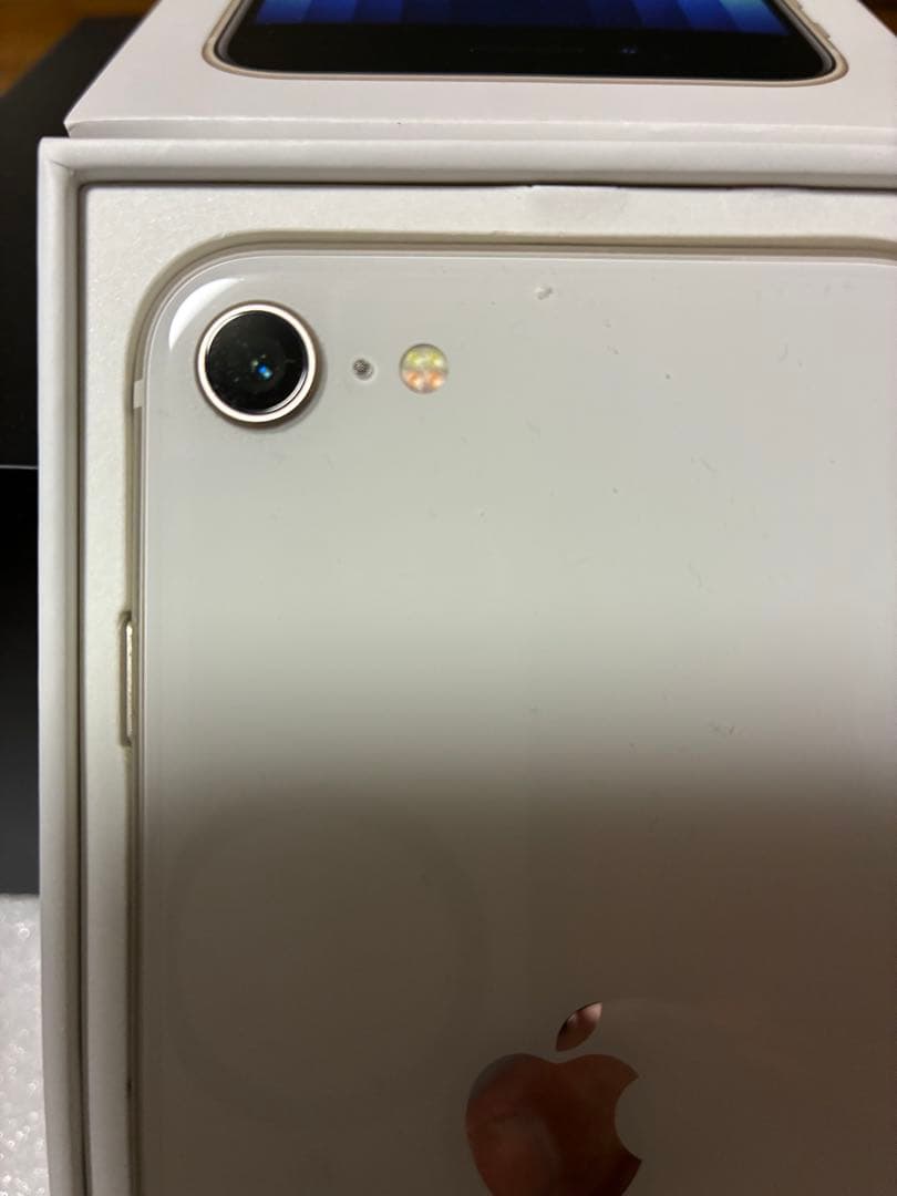 iPhone SE（第3世代）64GB スターライト SIMフリー 美品