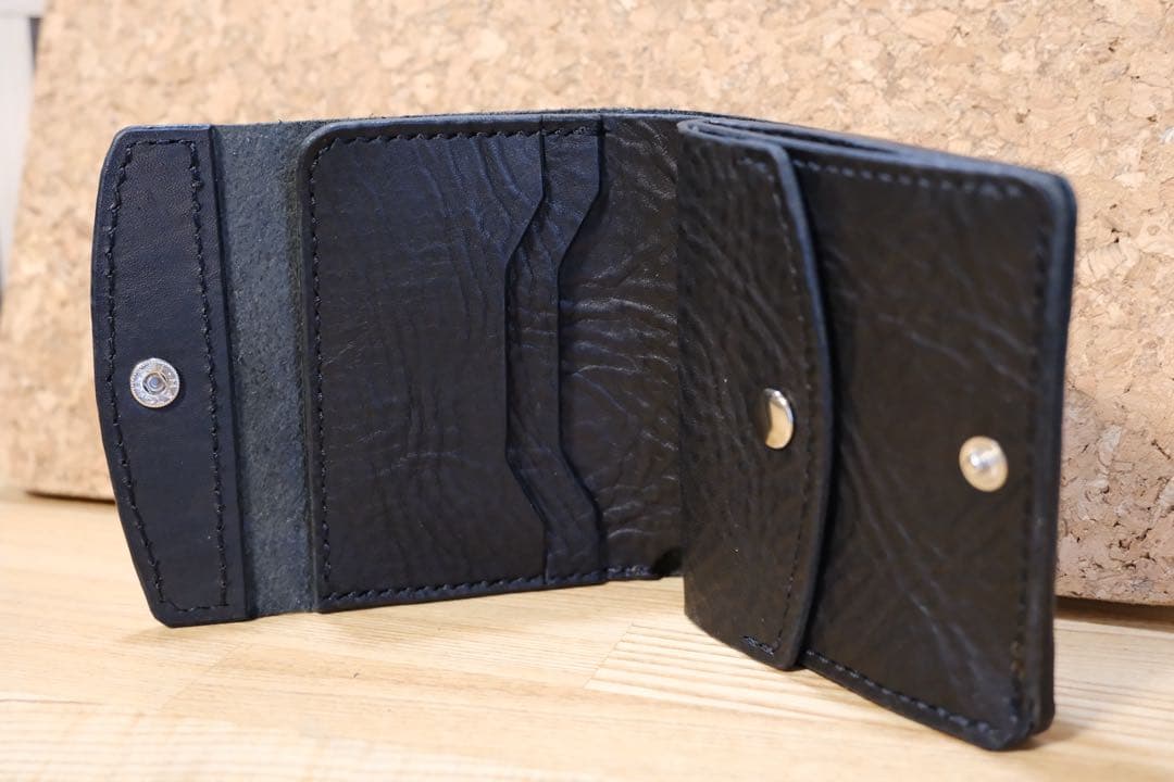 黒レザー折りたたみ財布　ハンドメイド　本革　ヌメ革　二つ折り