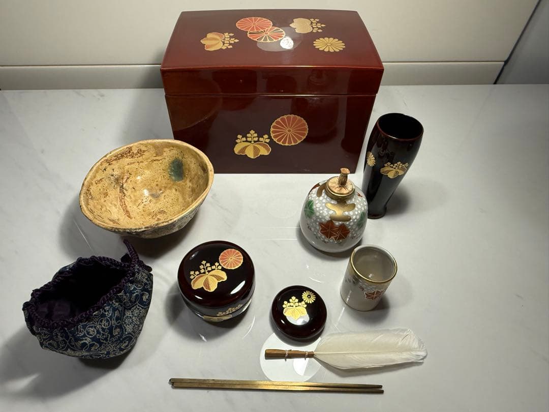 蒔絵 茶道具揃い 茶箱セット 茶碗 振出 茶筅筒 棗 羽箒付