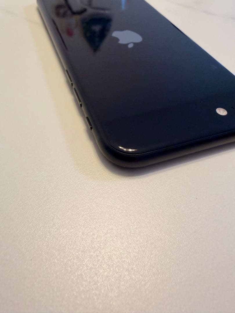 【カバー、画面保護シート、箱、充電、ピン付き】iPhone SE 第3世代