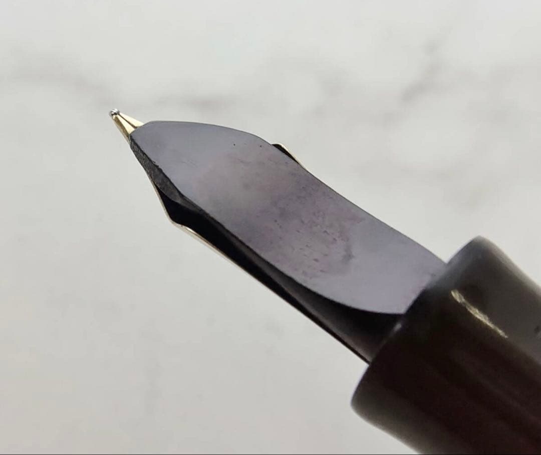 ももきち　セーラー万年筆 黒 エボナイト製 金ペン先