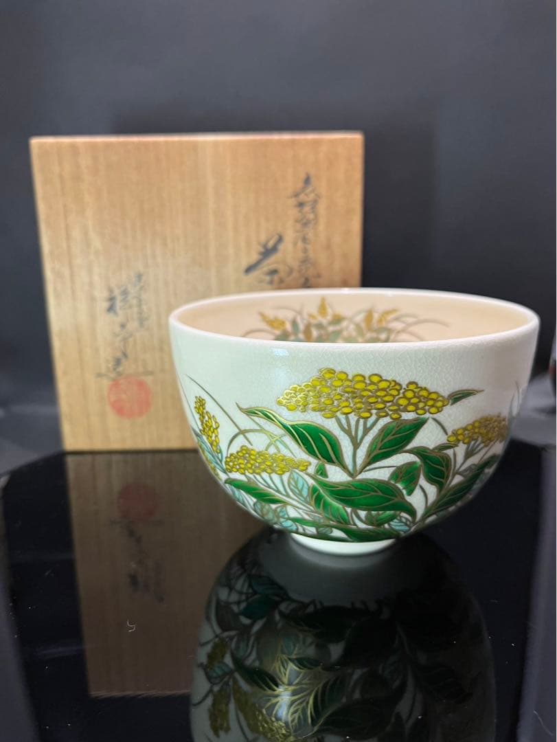 のんびり様　清閑寺杉田祥平　色絵春の花画茶碗