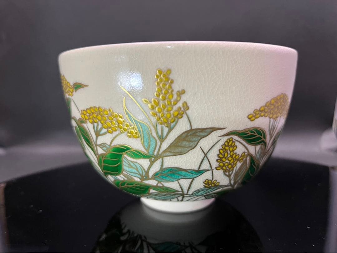 のんびり様　清閑寺杉田祥平　色絵春の花画茶碗