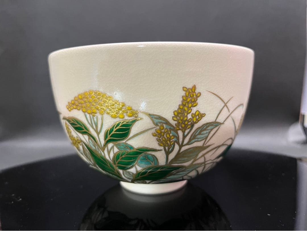 のんびり様　清閑寺杉田祥平　色絵春の花画茶碗