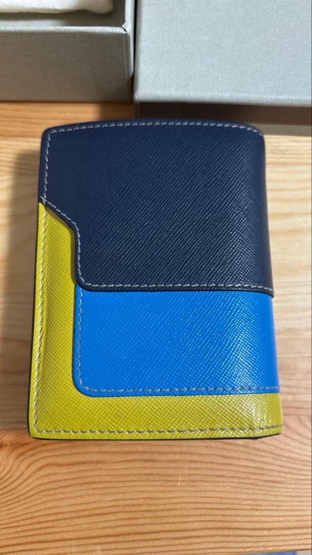 マルニ　二つ折り　財布　コンパクト　MARNI