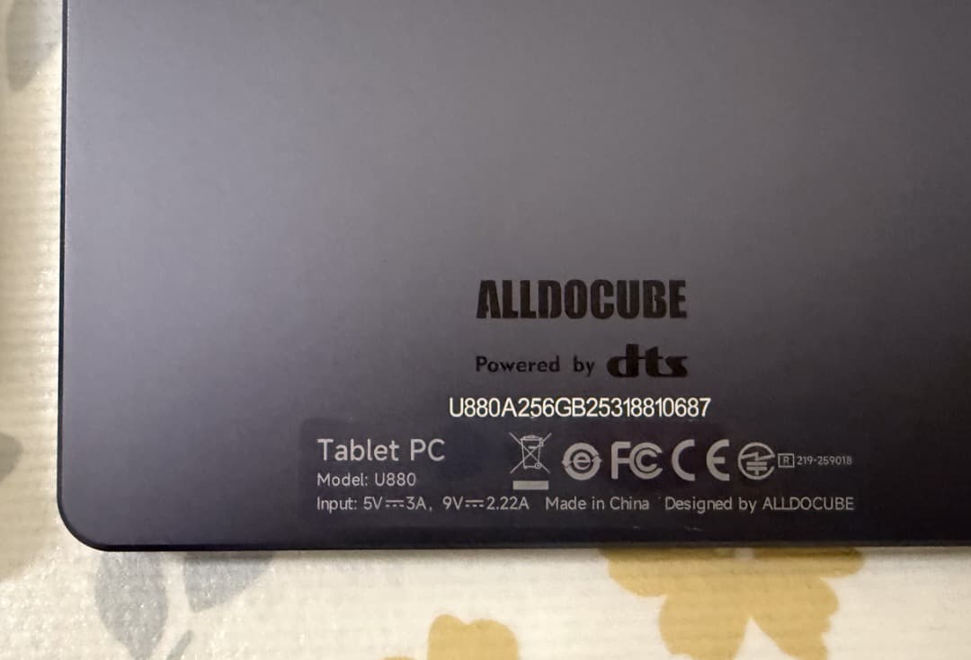 ALLODOCUBE iPlay70 mini Ultra 　純正ケース付き！