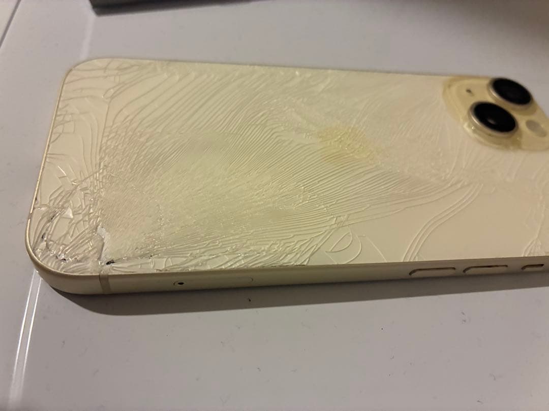 ジャンク品 iPhone 15 本体　イエロー 背面ひび割れ　動作確認済