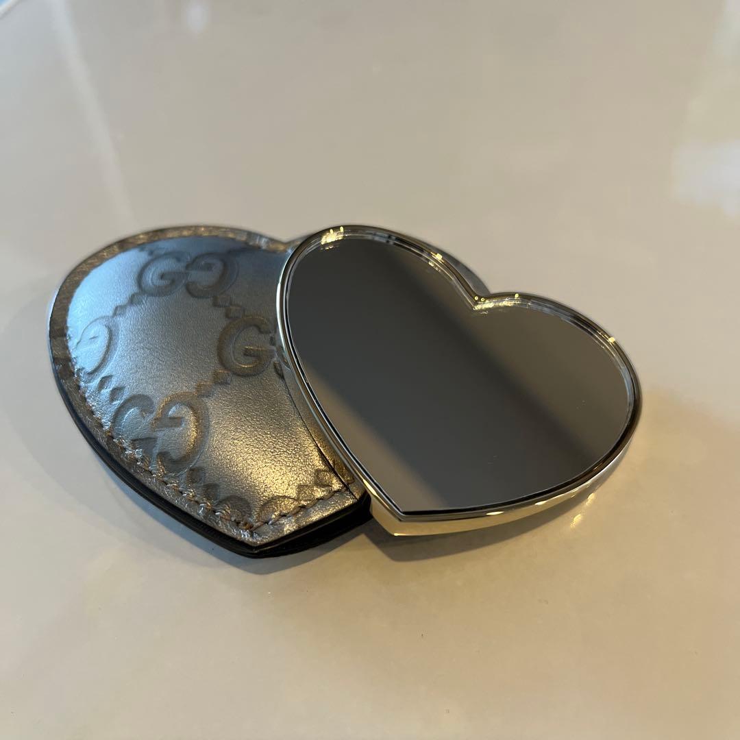 【Gucci 】ハート型ミラー
