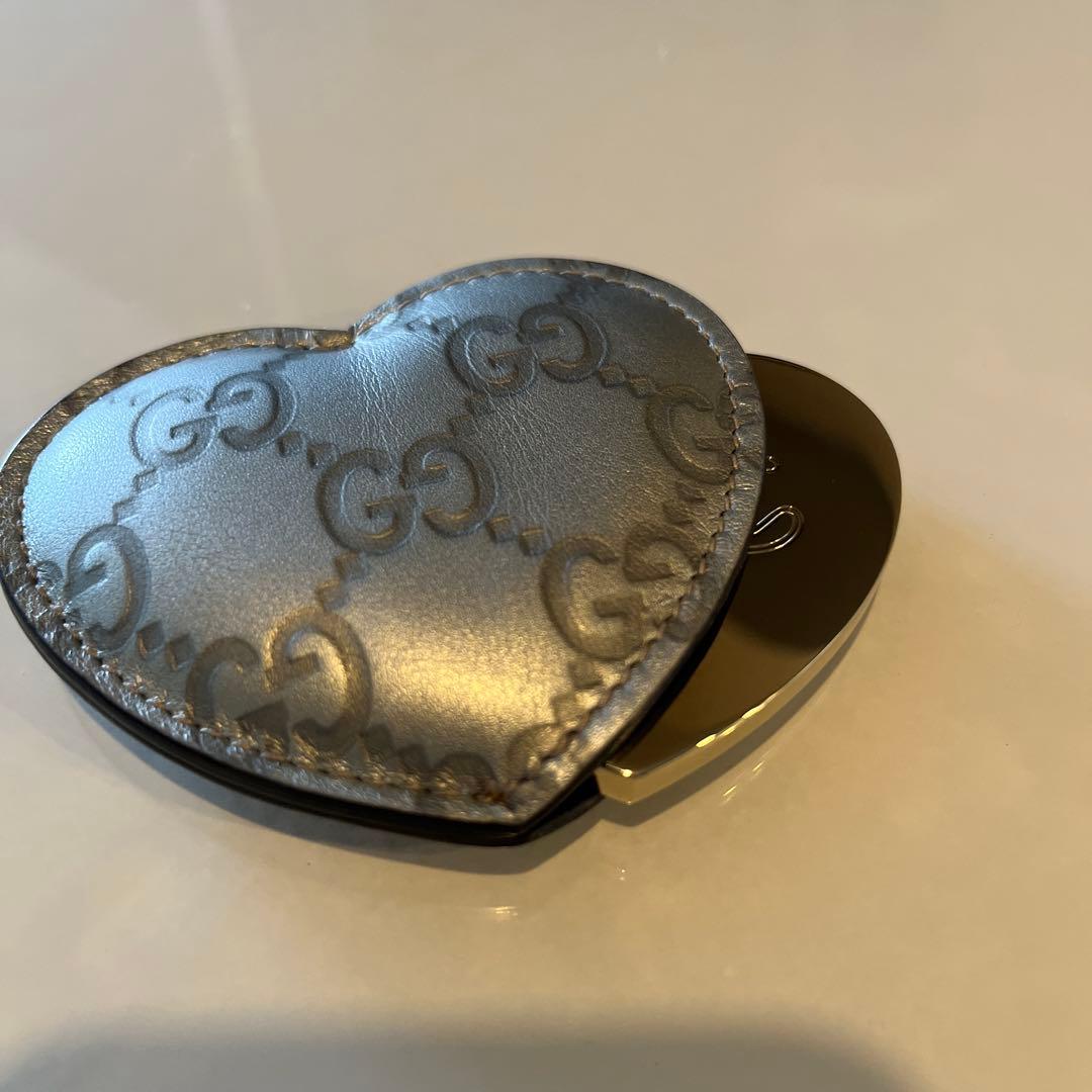 【Gucci 】ハート型ミラー