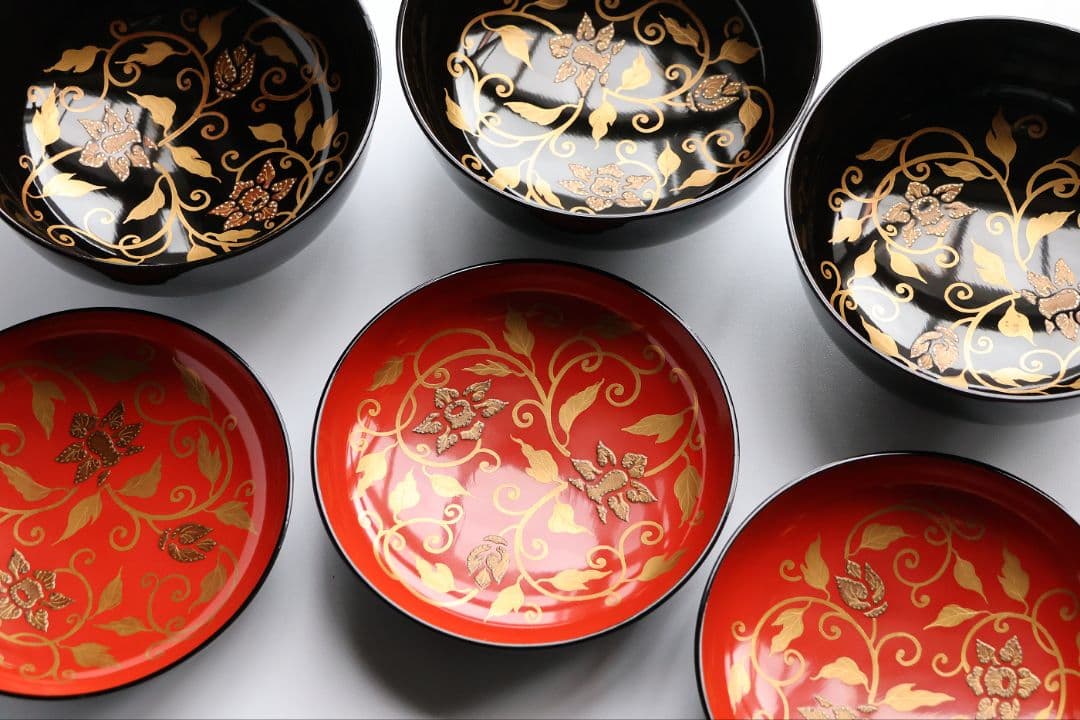 【CM448】天然木漆塗 花唐草金蒔絵 黒塗 朱塗 椀三客 大正昭和 木製漆器