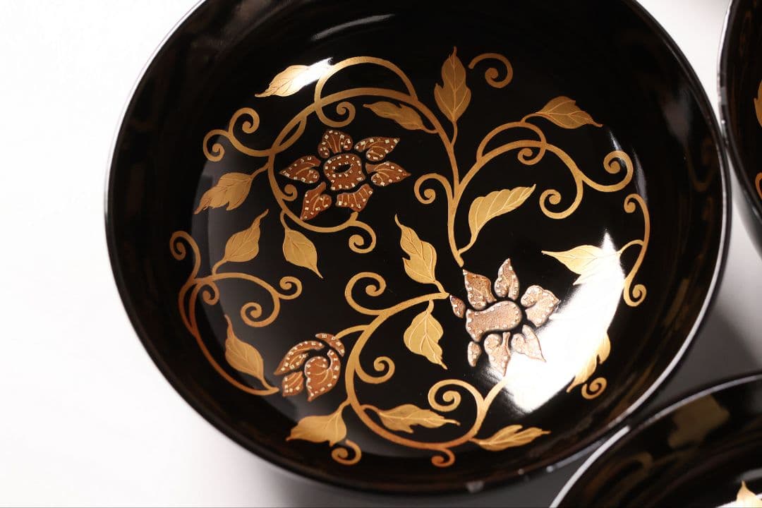 【CM448】天然木漆塗 花唐草金蒔絵 黒塗 朱塗 椀三客 大正昭和 木製漆器