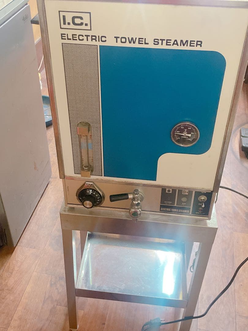 理容タオル蒸し器　ヤスター製ELECTRLCTOWELSTEAMER 台付