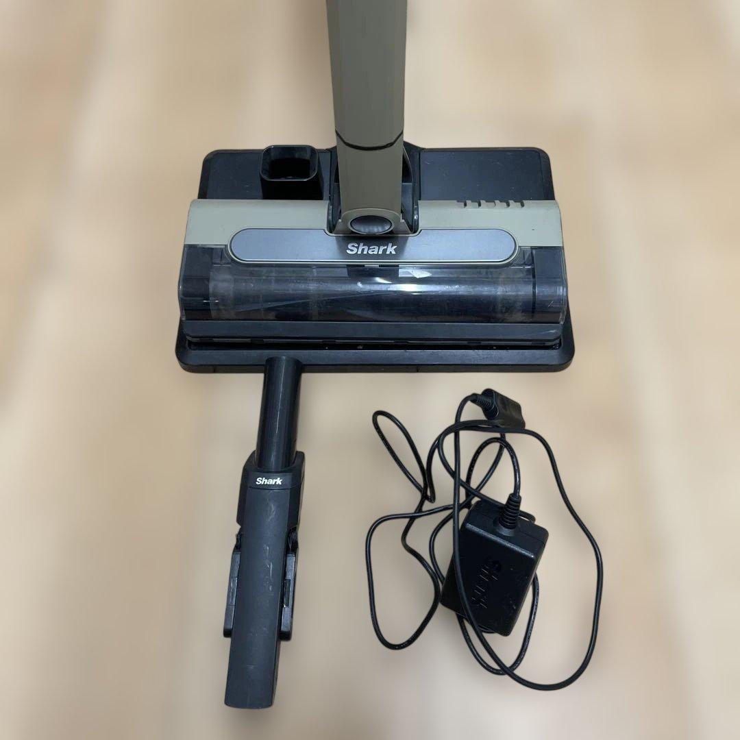 Shark スティッククリーナー本体 充電器付き　CS100JBR