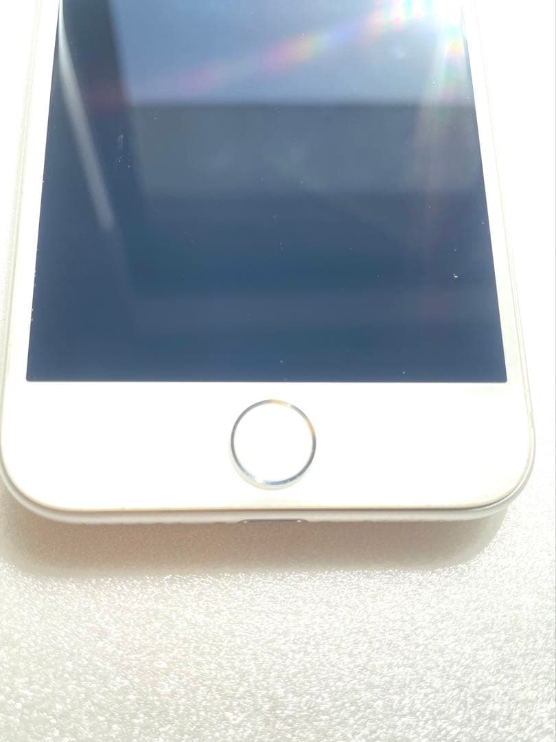超美品　バッテリー100%　Apple iPhone 8 64GB　au