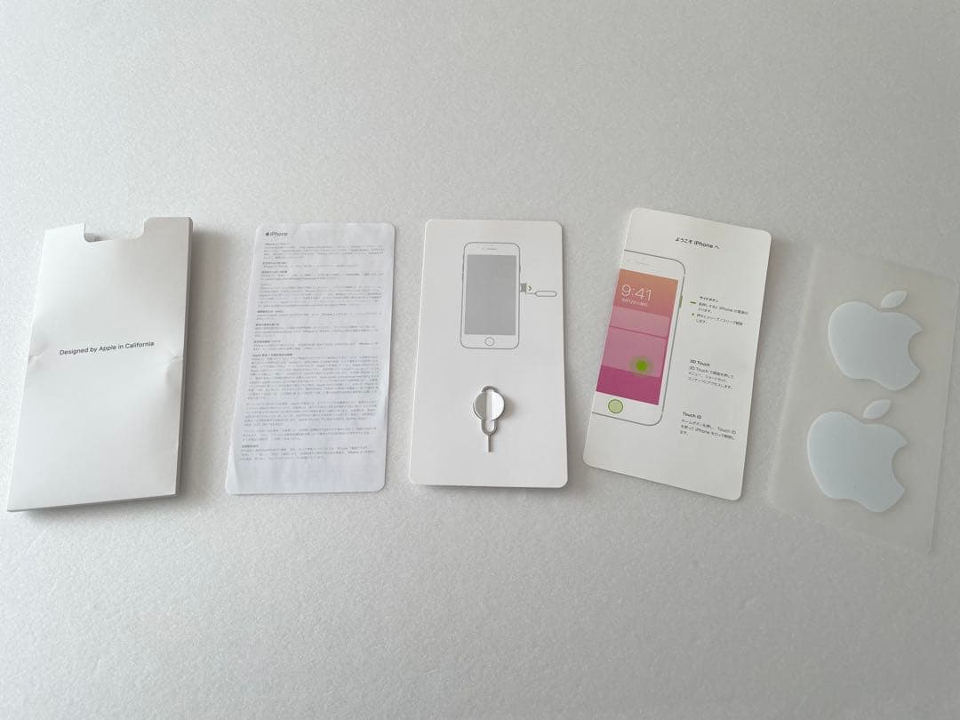 超美品　バッテリー100%　Apple iPhone 8 64GB　au