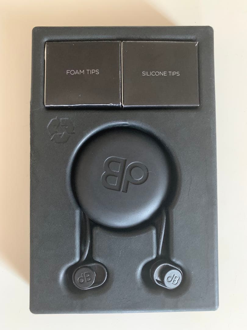 dBud 音量調整可能なイヤープラグ CHARCOAL