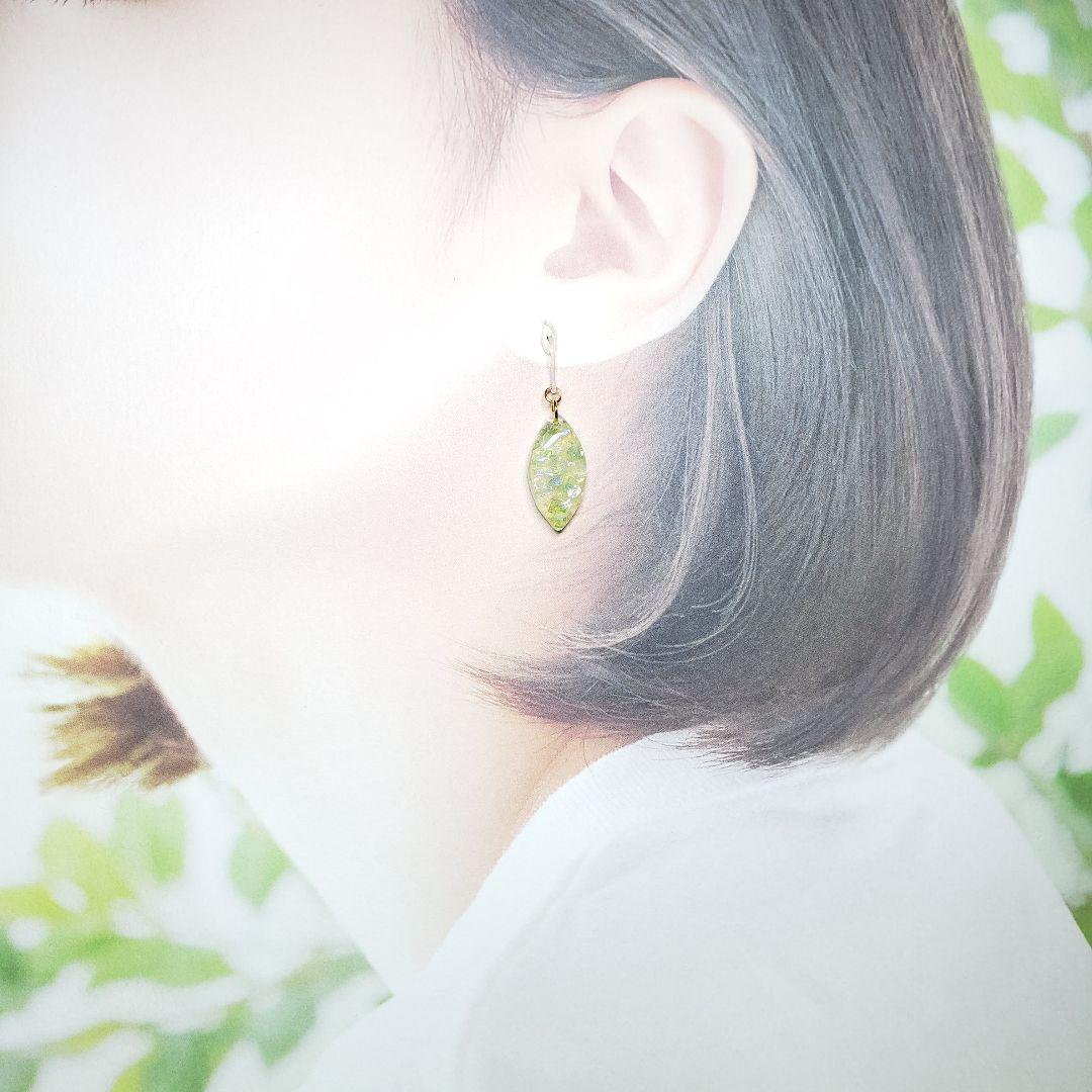 No.555-E【値下げ】クリスタルガラス☆淡色カラー☆レジンピアス・イヤリング