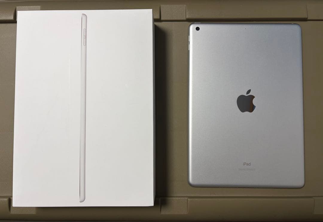 Apple iPad シルバー 本体 8th 128GB A2270