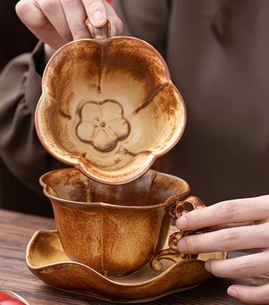 ブラウン陶器 花びら型カップ＆ソーサー