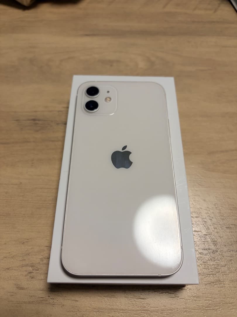 【美品】Apple iPhone12 64GB ホワイト　箱あり