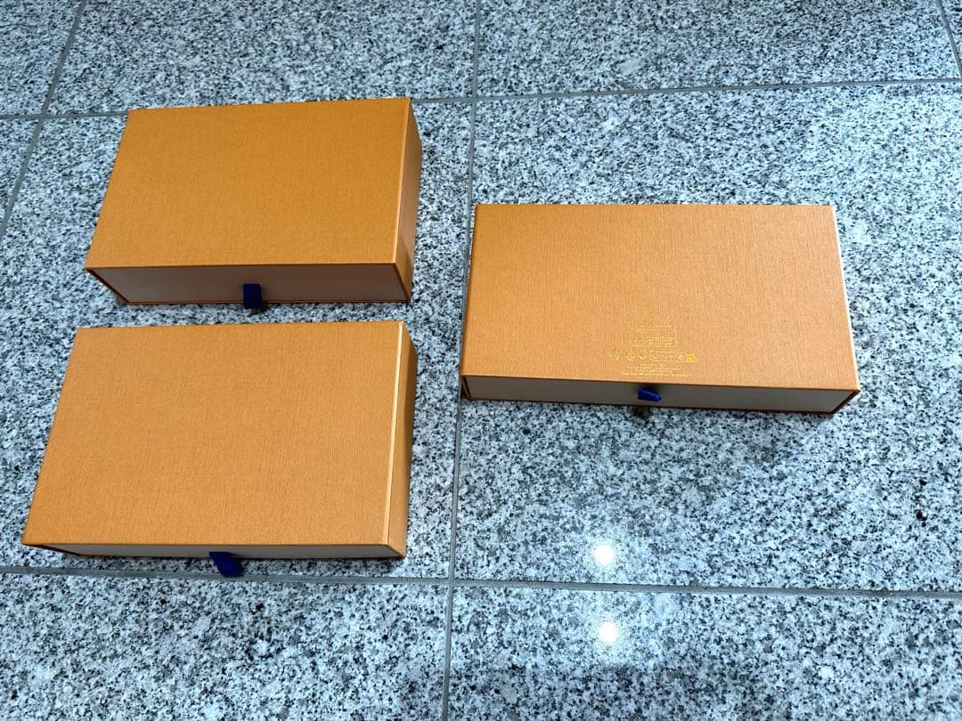 Louis Vuitton 箱・ショップ袋・リボン・ハンガーセット