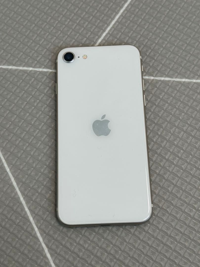 〈バッテリー最大容量 98%〉iPhonese 第3世代 64GB SIMフリー
