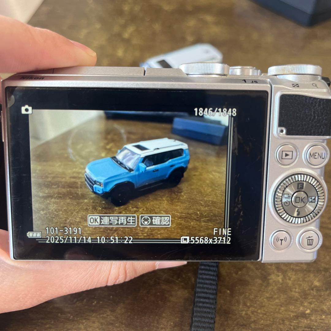 ニコン　Nikon 1 J5 ダブルレンズキット