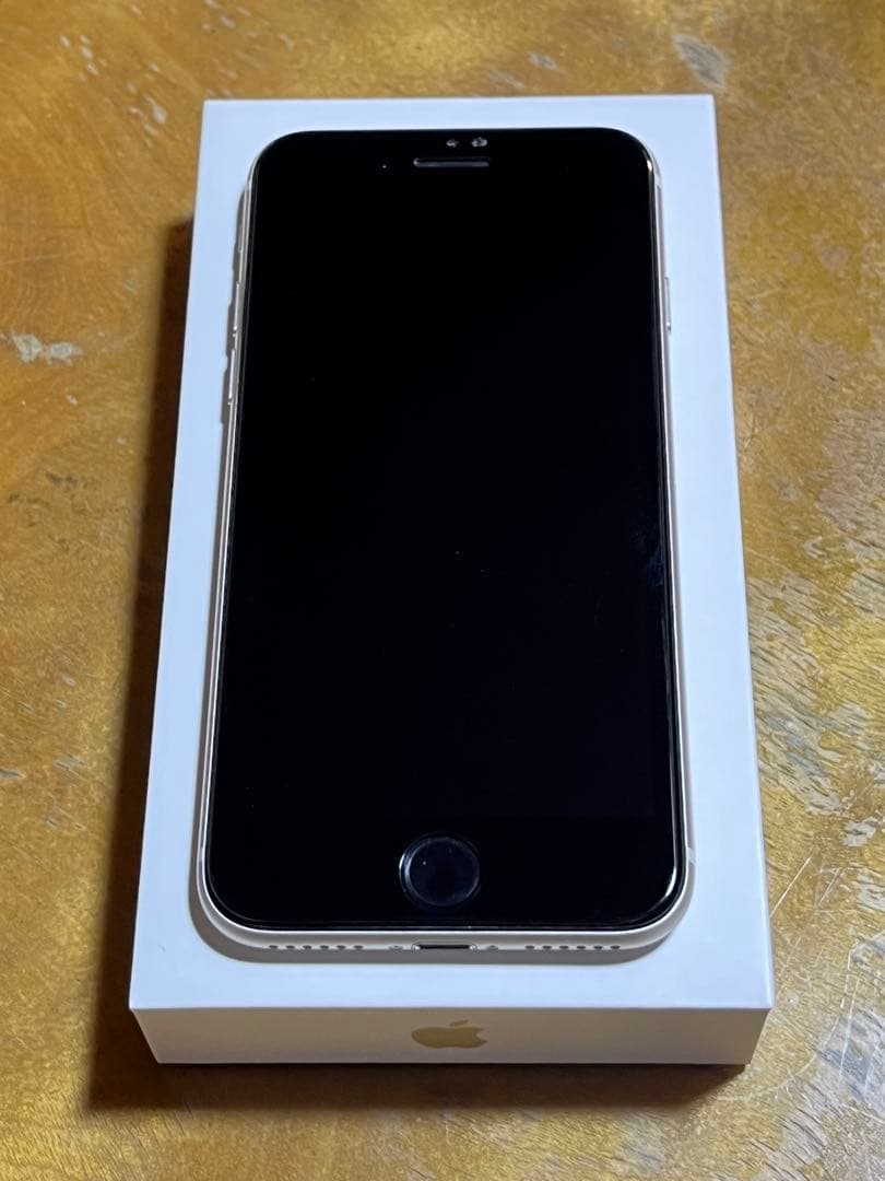 美品 iPhone se (第3世代)SIMフリー おまけ付き