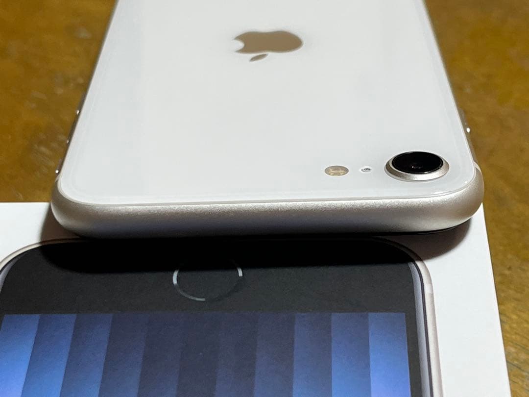 美品 iPhone se (第3世代)SIMフリー おまけ付き