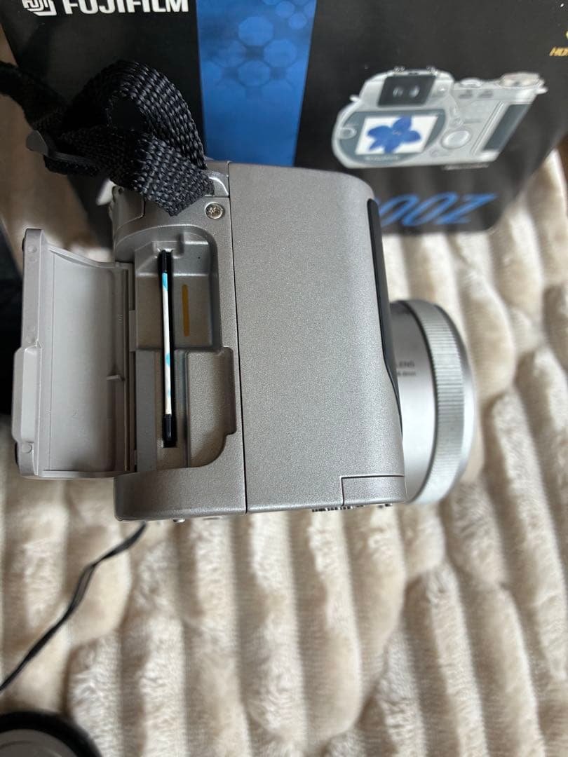 富士FUJIFILM FinePix 4900Z デジタルカメラ（付属品一式）
