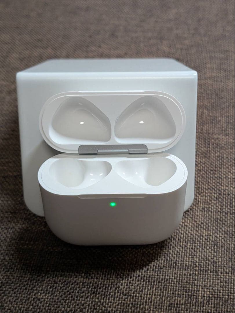 Apple AirPods 第4世代 充電ケースのみ 910