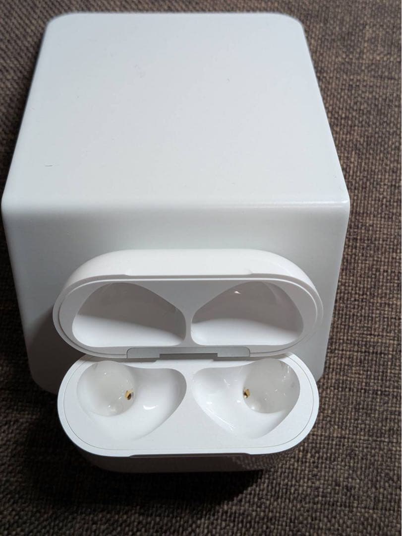 Apple AirPods 第4世代 充電ケースのみ 910
