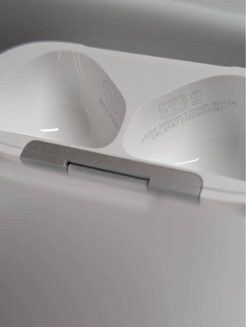 Apple AirPods 第4世代 充電ケースのみ 910