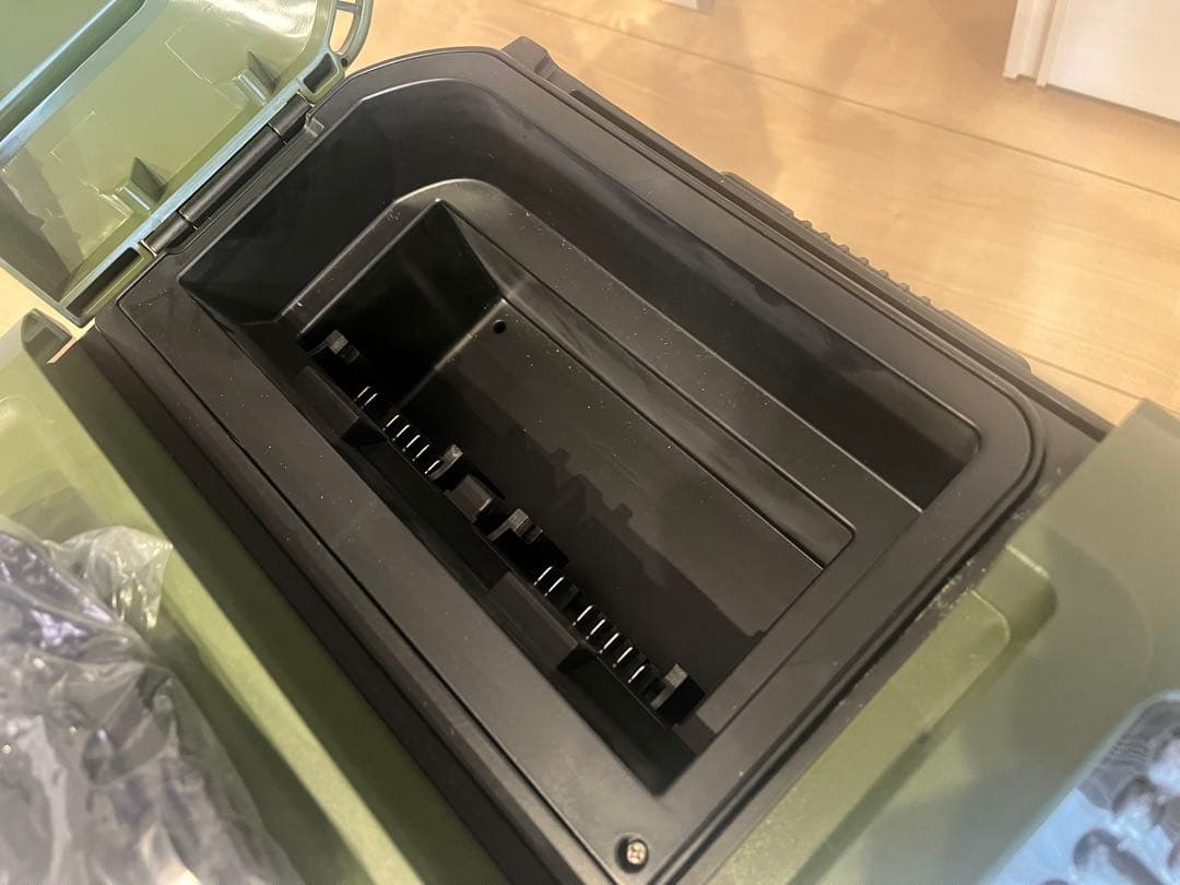 コードレス冷温庫 本体　ケーブル付属　Hikoki ハイコーキ UL18DB