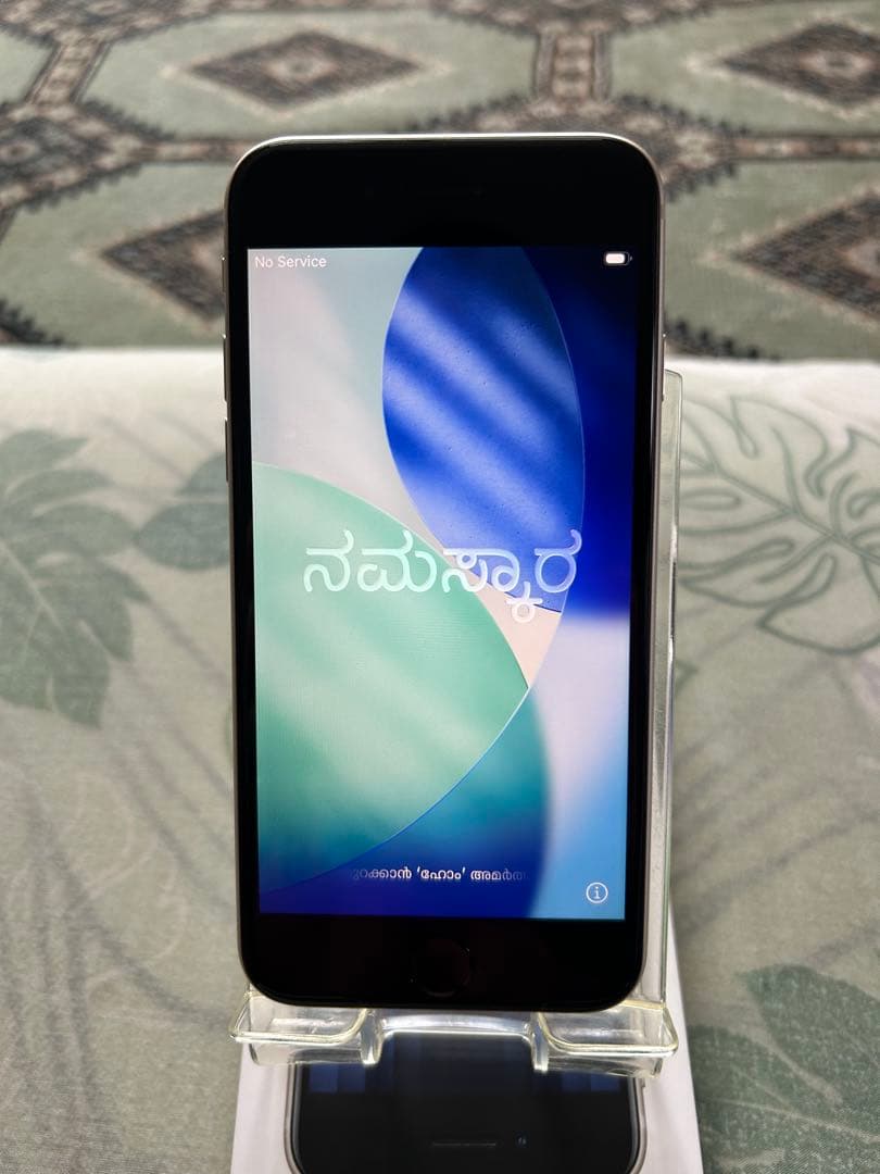 Apple iPhone SE第3世代128GBスターライト