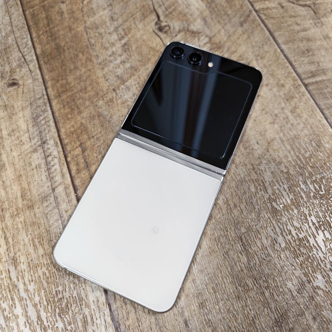 【美品】Galaxy Z Flip5 256GB SIMフリー オマケ色々