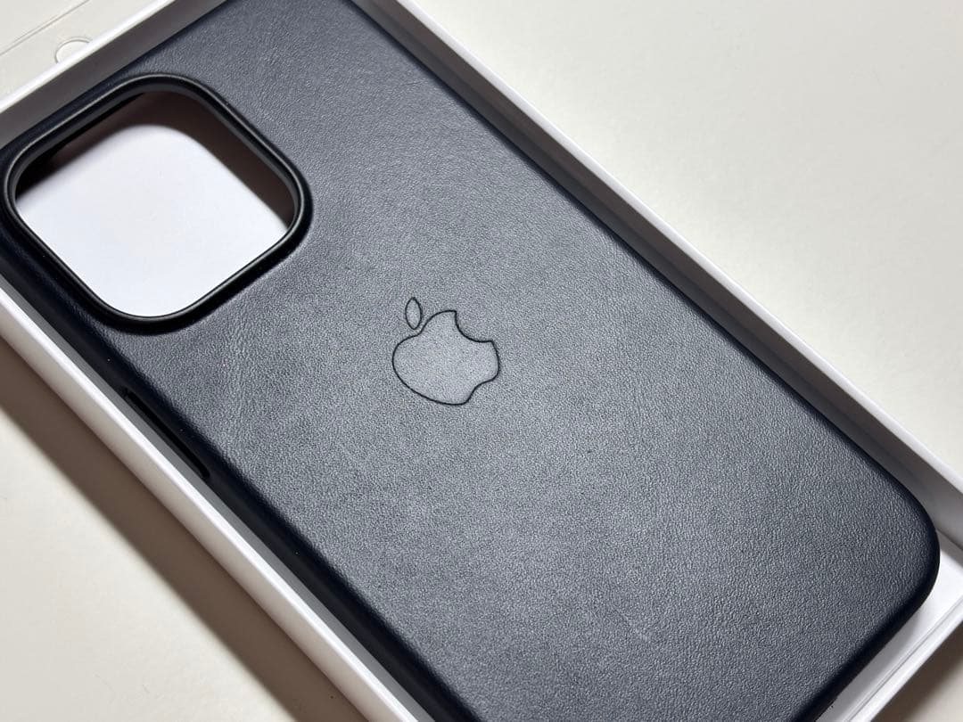 【新品】純正 iPhone 13 Pro レザーケース・ミッドナイト①