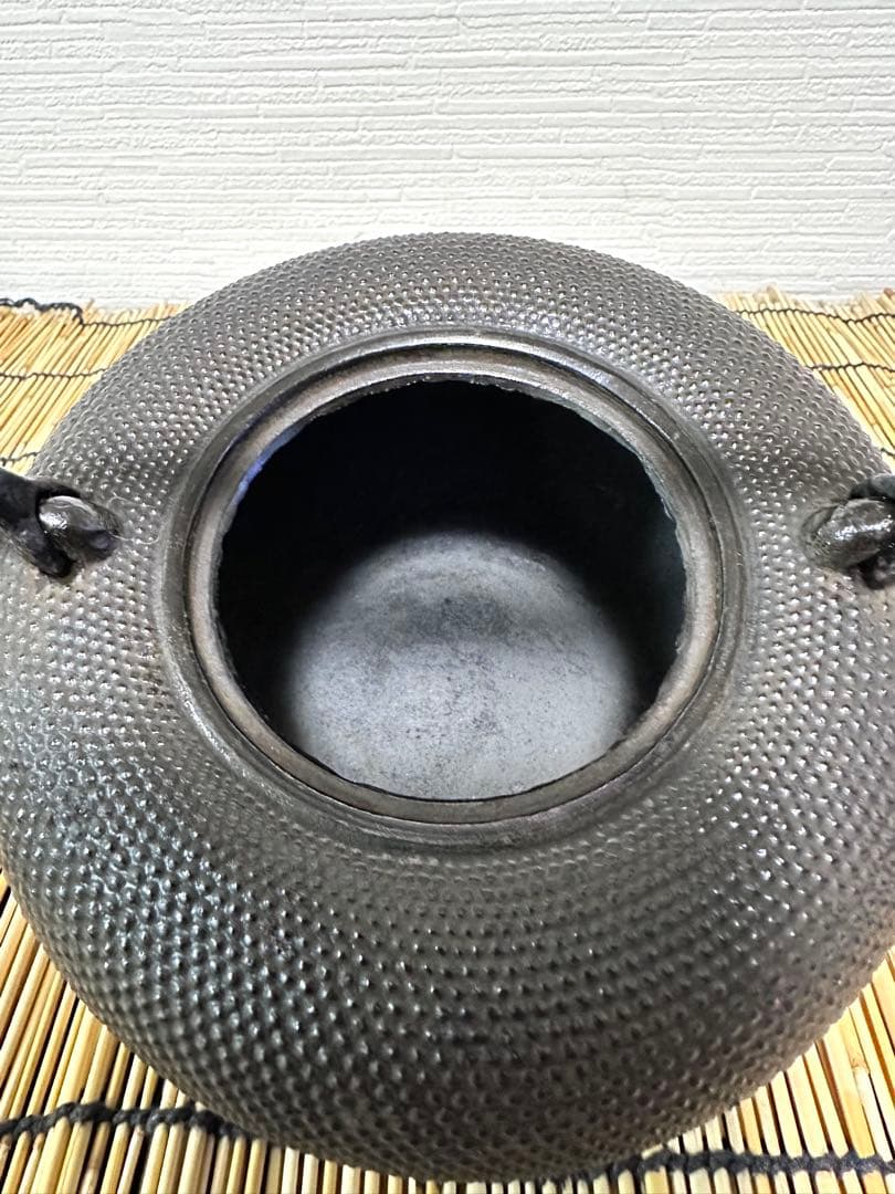 未使用品　南部釜師造　１２型 姥口アラレ　南部鉄瓶　南部鉄器　鉄瓶