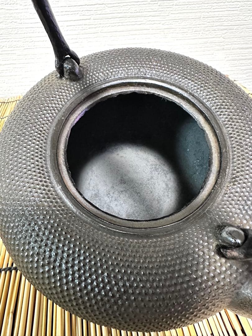 未使用品　南部釜師造　１２型 姥口アラレ　南部鉄瓶　南部鉄器　鉄瓶