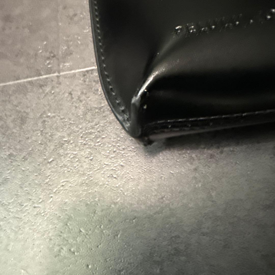 PELULU.TOKYO 16インチPC対応 本革ミニマルバッグ
