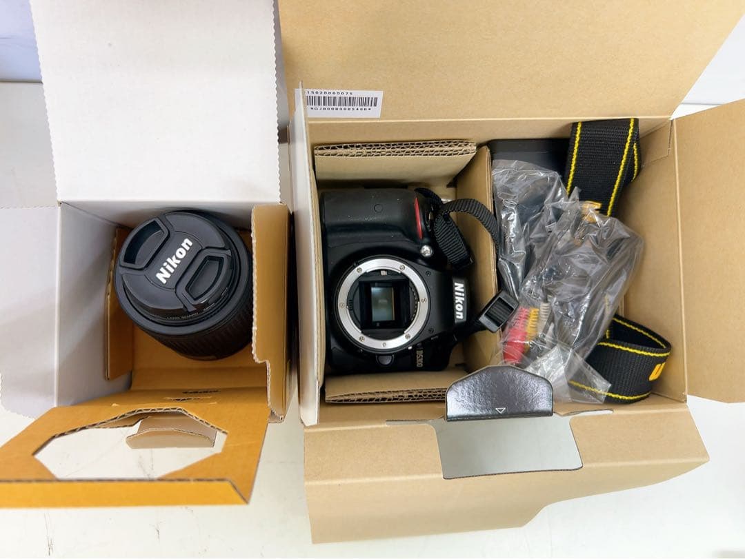 9AB47 Nikon D5300 ダブルズームキット2 Wi-Fi搭載 動作品