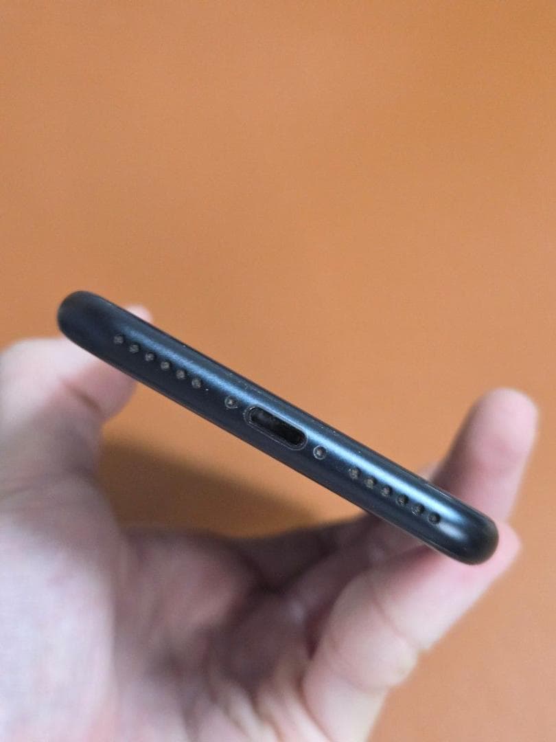 iPhone SE3 64GB 第3世代 SIMフリー 制限なしバッテリー84%