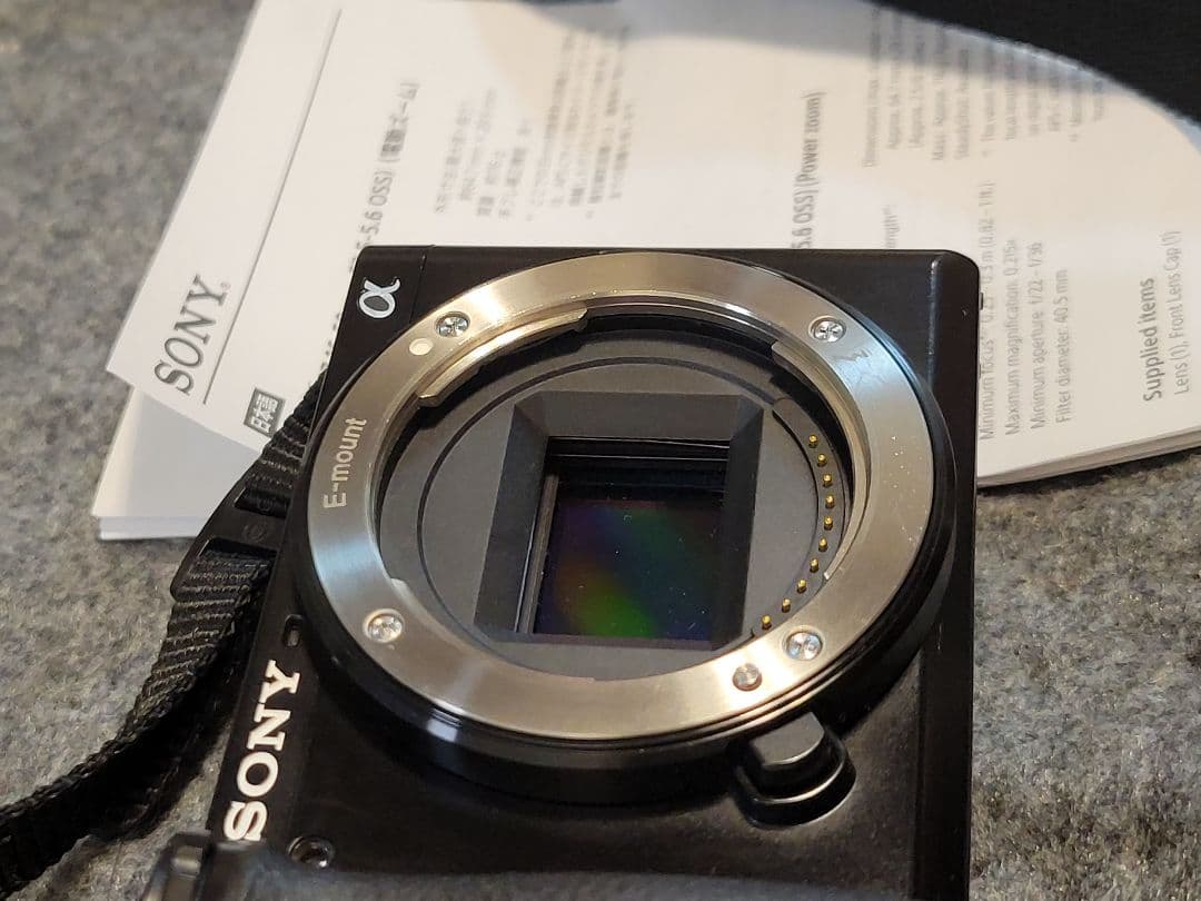 SONY α6100 ミラーレス一眼 ほぼ新品 使用回数少なめ おまけ付き