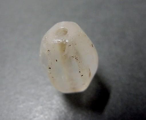 ★N0401★古代石 (224) 出土　水晶　6面クオーツビーズ　アフガニスタン