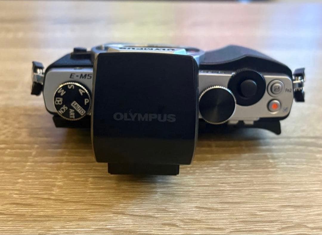 OLYMPUS OM-D E-M5シャッター1941回+レンズ+コンボセット