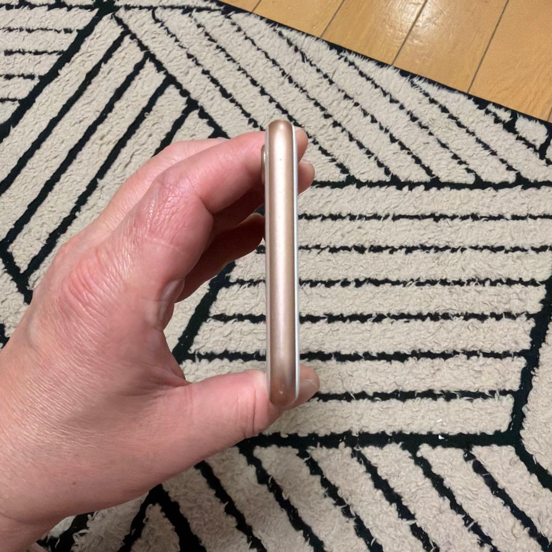 Apple iPhone8ゴールド 本体
