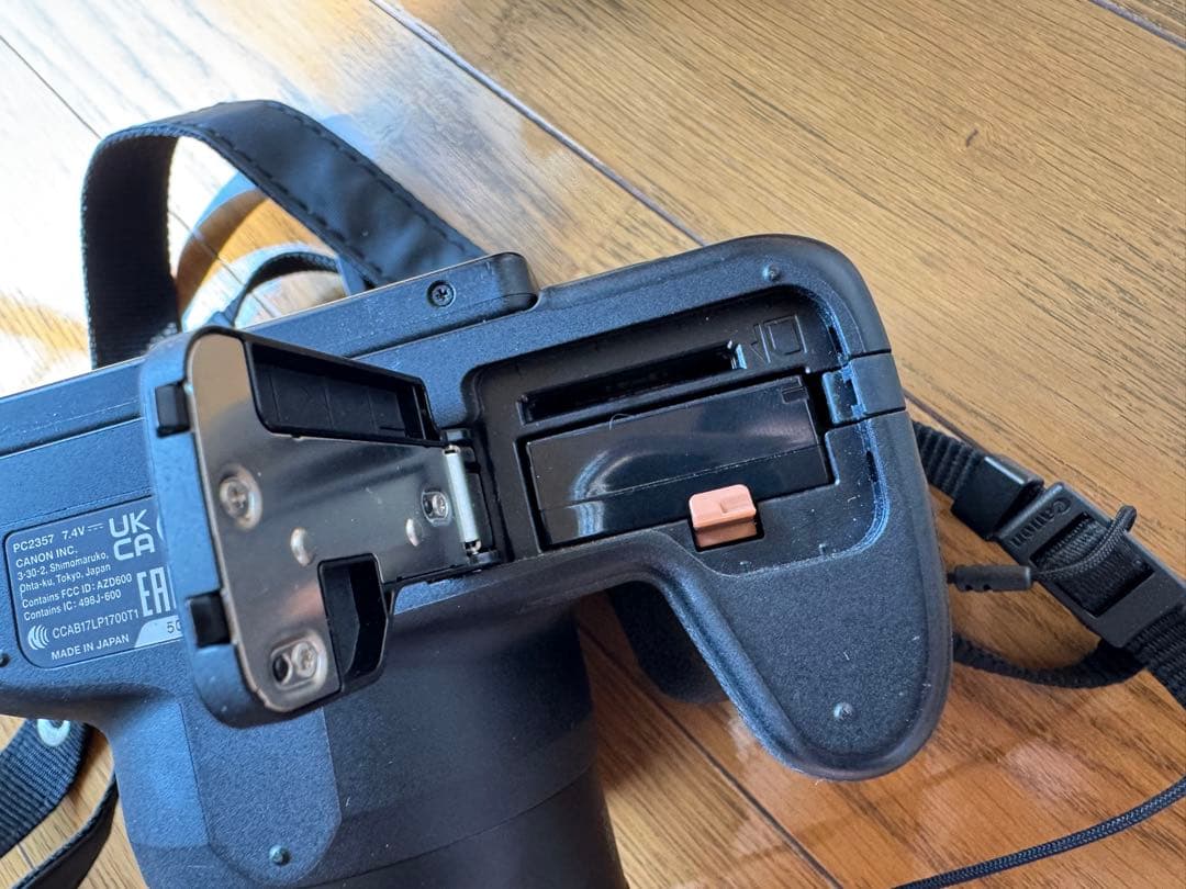 Canon PowerShot SX70 HS 本体とケース