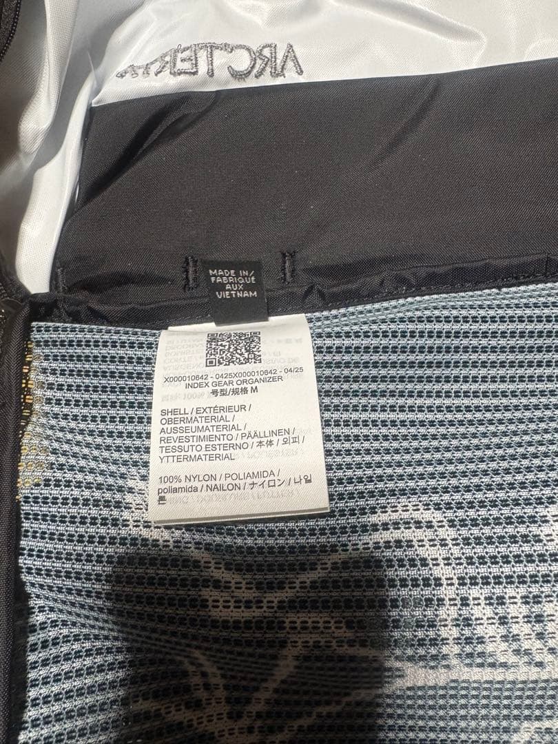 ARC'TERYX ブラック トラベルポーチ