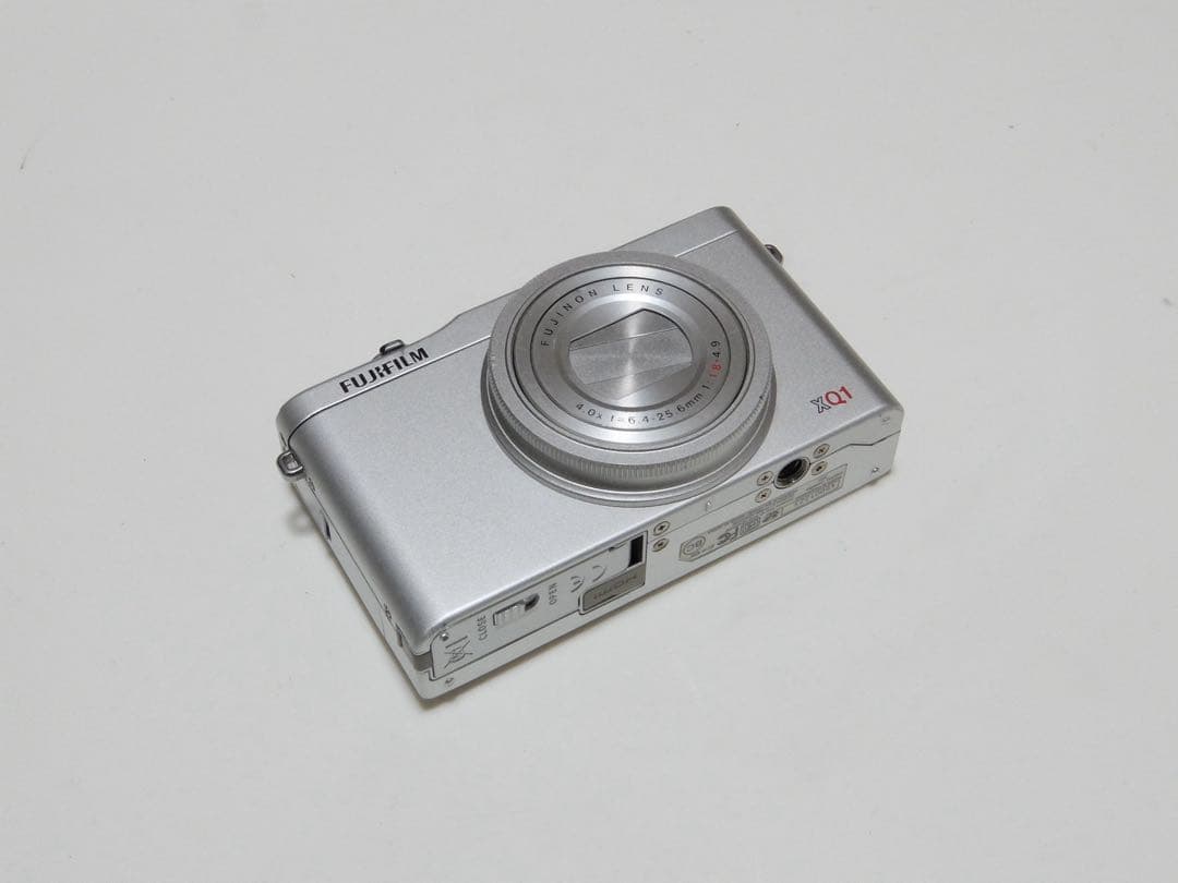 動作確認済み　フジフイルム　XQ2 黒　美品　コンデジ　FUJIFILM