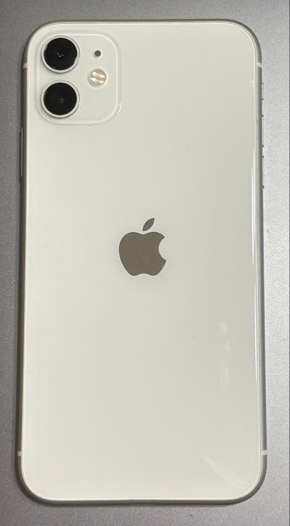 Apple iPhone 11 ホワイト 本体　ひび割れあり